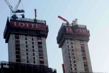 Hà Nội: Gãy cẩu tháp ở tòa nhà 70 tầng, hàng trăm người hoảng loạn