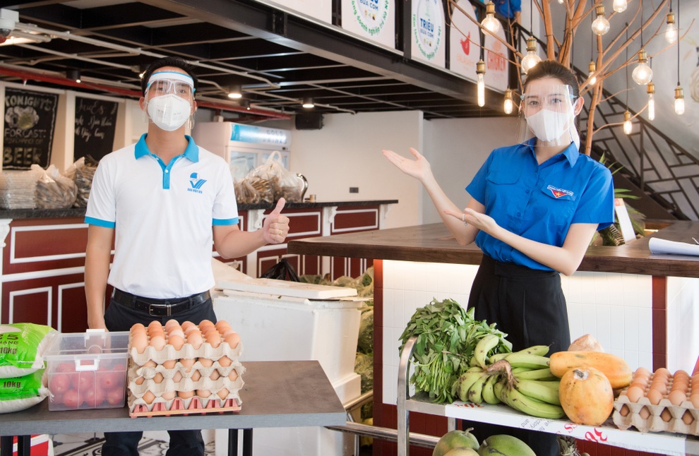 Xuân Bắc, Huyền My chuẩn bị suất ăn tặng người nghèo mất việc mùa dịch - 4 Xuân Bắc, Huyền My chuẩn bị suất ăn tặng người nghèo mất việc mùa dịch - 4
