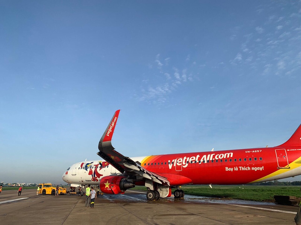 Vietjet xin lỗi về sự cố máy bay trượt khỏi đường băng Tân Sơn Nhất - 1 Vietjet xin lỗi về sự cố máy bay trượt khỏi đường băng Tân Sơn Nhất - 1