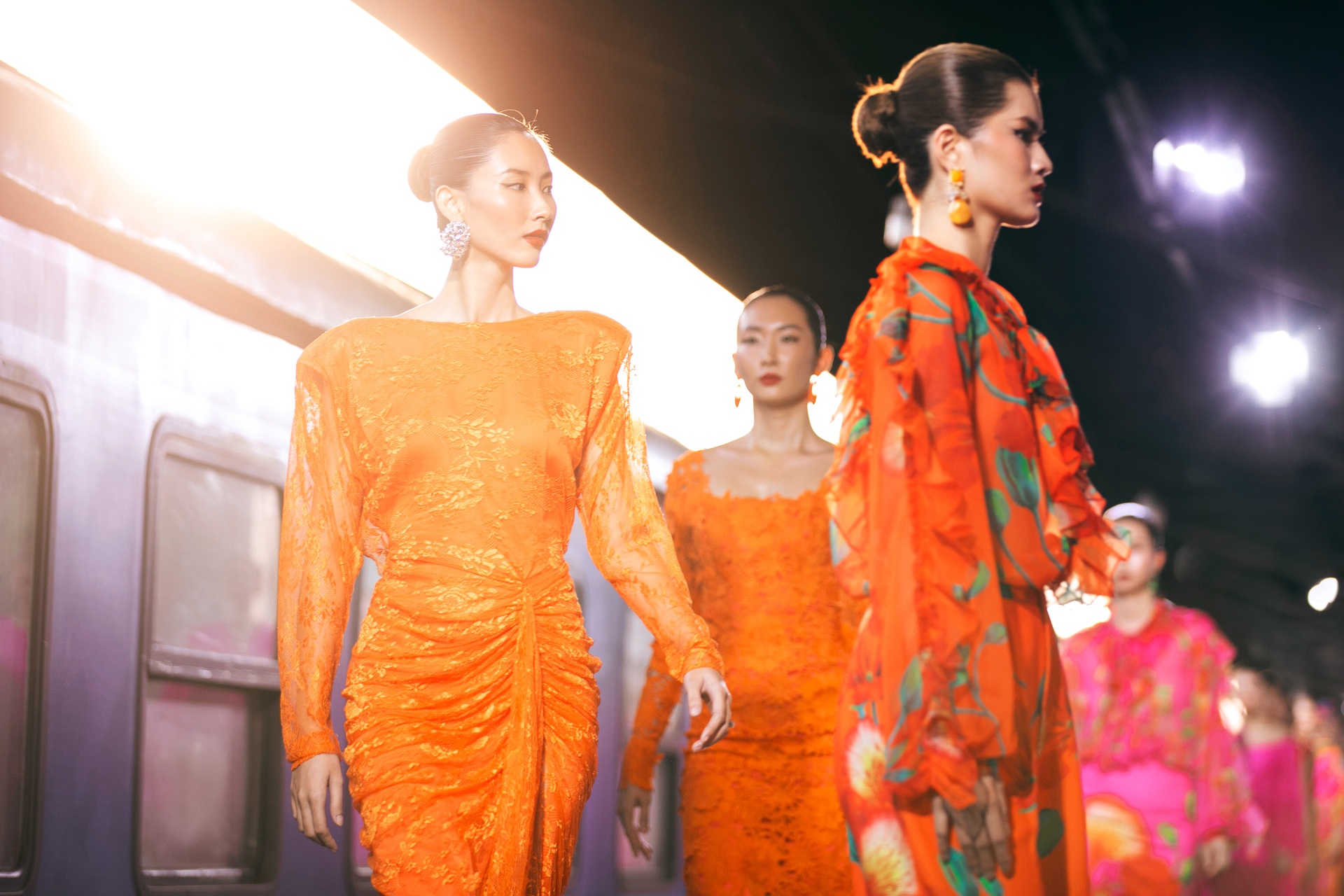 Minh Tú, Lan Khuê cùng làm vedette show Thanh xuân sau khi xóa mâu thuẫn - 7 Minh Tú, Lan Khuê cùng làm vedette show Thanh xuân sau khi xóa mâu thuẫn - 7