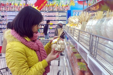 Giá trứng miền Nam giảm, Hà Nội vẫn “sốt” 