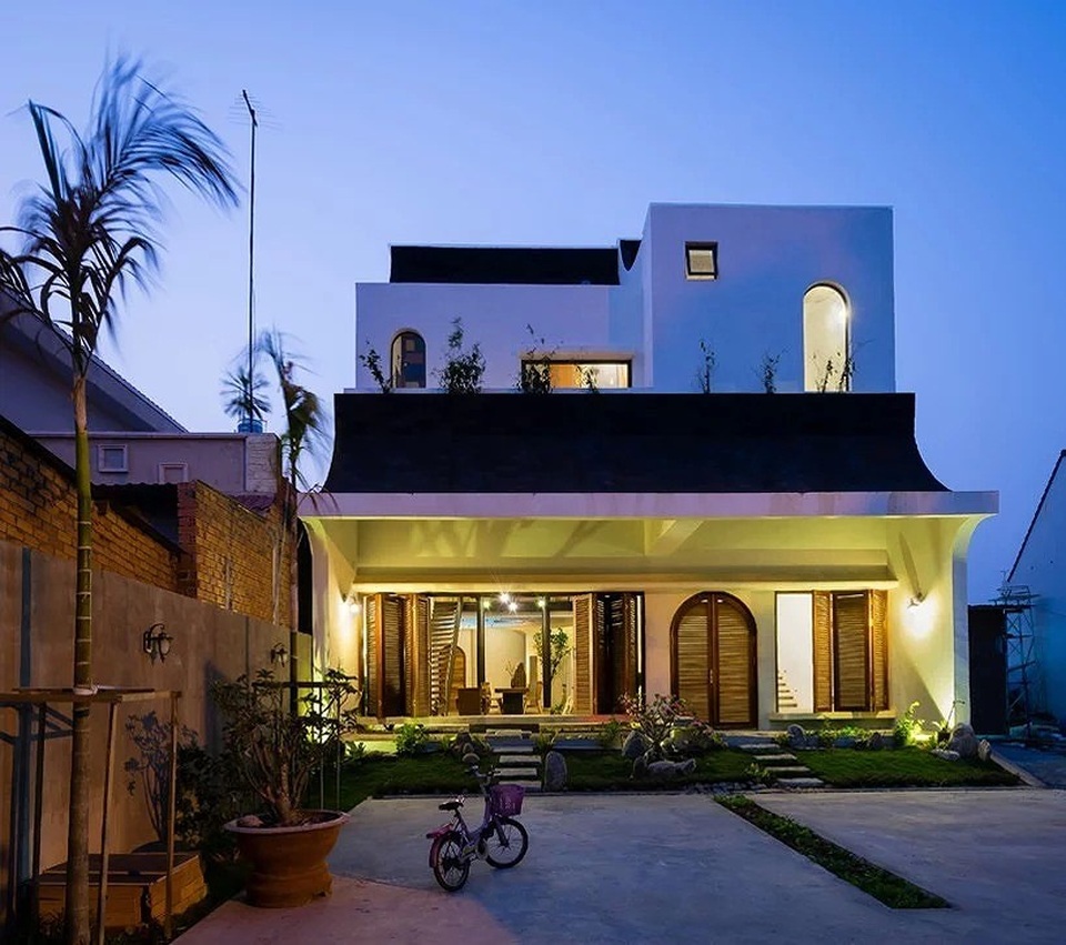 Bất ngờ “nhà chồng nhà” với kiến trúc giao thoa độc đáo ở Bình Dương - 1