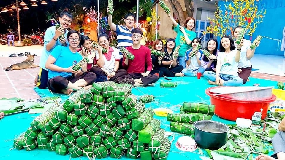 Gói bánh ngày Tết có gì vui? - 1 Gói bánh ngày Tết có gì vui? - 1