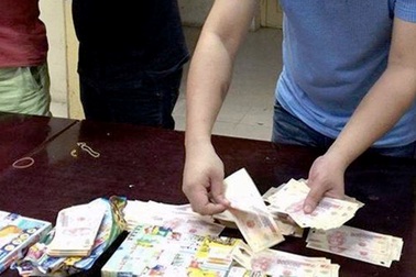 Nhiều thủ đoạn tiêu thụ, lưu hành tiền giả