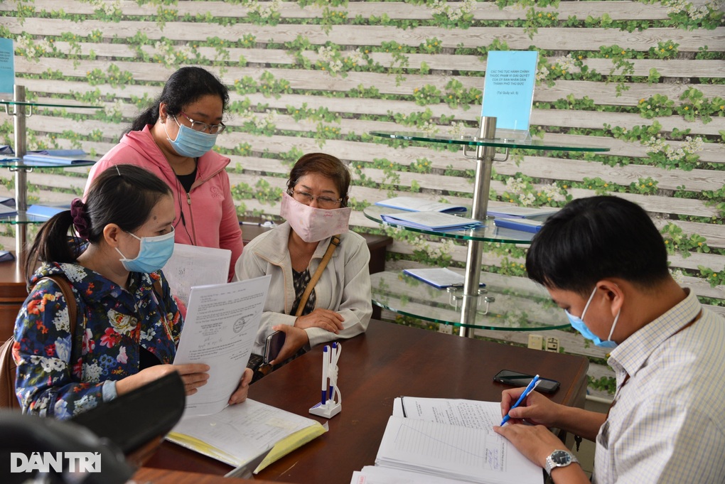 Chủ tịch TPHCM: Cán bộ không lo cơm áo gạo tiền mới an tâm phụng sự - 2 Chủ tịch TPHCM: Cán bộ không lo cơm áo gạo tiền mới an tâm phụng sự - 2