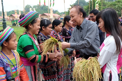 Chính thức khai mạc khu trưng bày Festival Áo dài Hà Nội 2016
