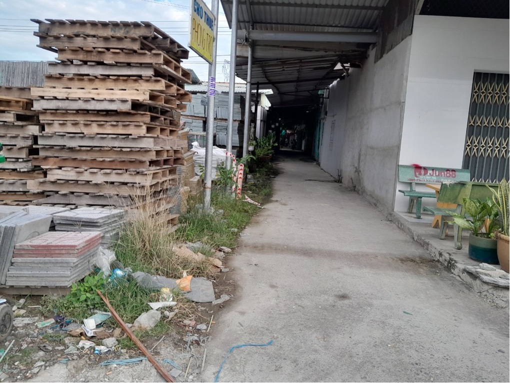 Nạn nhân bị trúng đạn trong khu nhà trọ đã tử vong - 1 Nạn nhân bị trúng đạn trong khu nhà trọ đã tử vong - 1