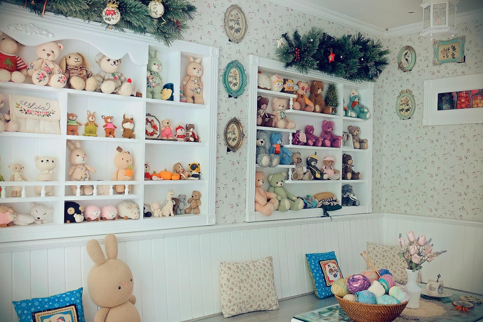 Mẹ đảm tậu hàng nghìn cuộn len, trang trí ngôi nhà đẹp như trên phim - 10