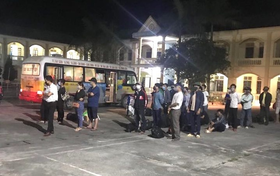 Nghệ An: 400 người từng đến BV Bạch Mai khám trong 14 ngày qua - 2 Nghệ An: 400 người từng đến BV Bạch Mai khám trong 14 ngày qua - 2