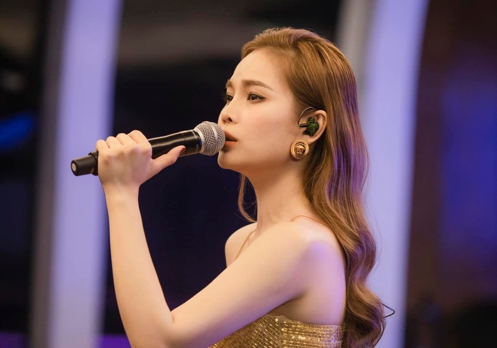 Giang Hồng Ngọc: 17 năm vào nghề và thành tích thi đâu là thắng đó - 2 Giang Hồng Ngọc: 17 năm vào nghề và thành tích thi đâu là thắng đó - 2