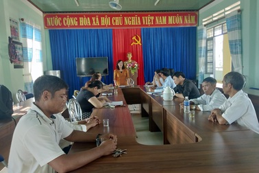 Bị giáo viên tố “bớt xén” tiền lương, thủ quỹ “bồi thường” 77 triệu đồng