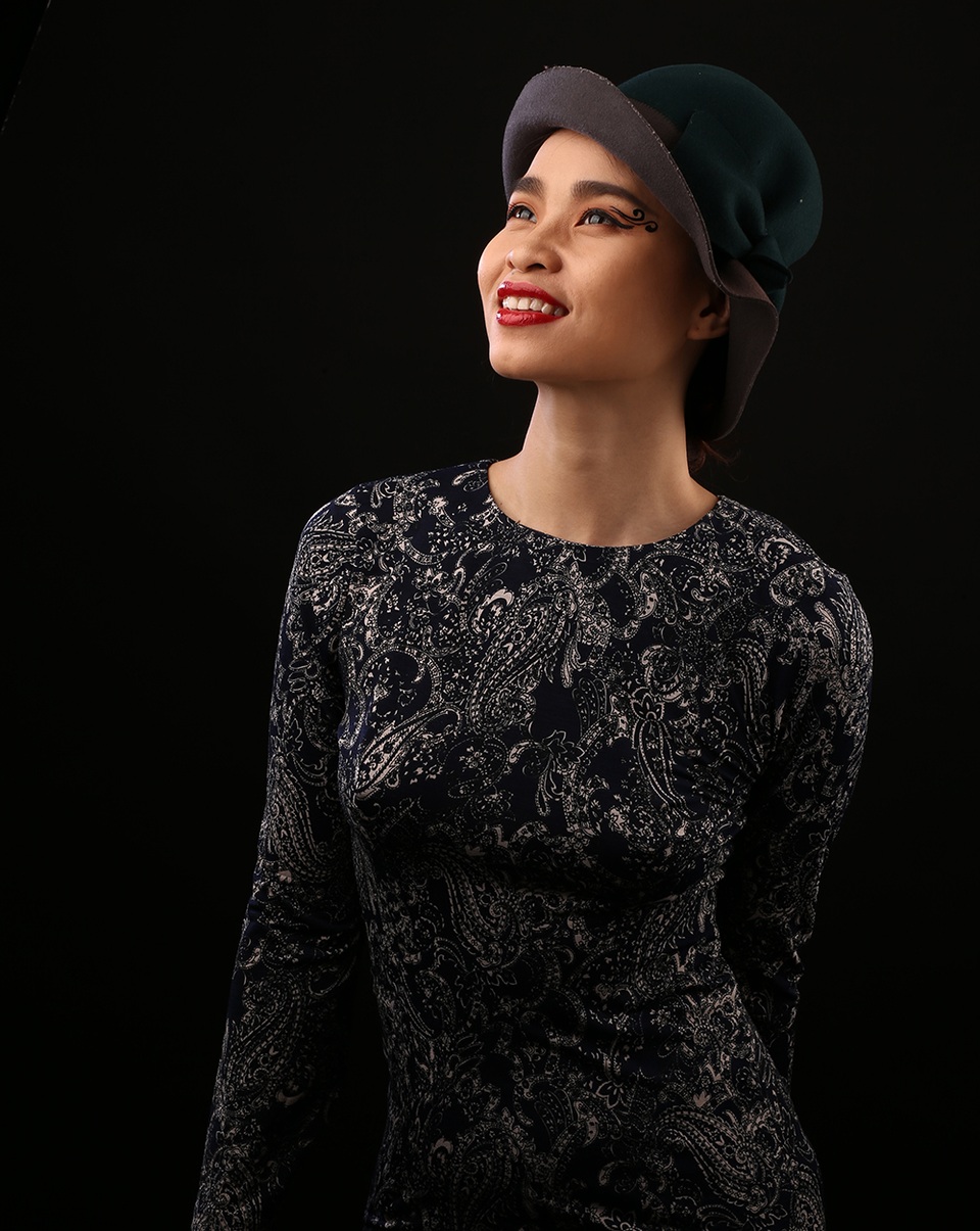 Đồng Lan: “Tôi không “ru ngủ” khán giả bằng tác phẩm trong sáng và hời hợt” - 10 Đồng Lan: “Tôi không “ru ngủ” khán giả bằng tác phẩm trong sáng và hời hợt” - 10