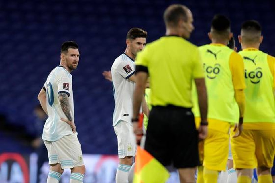Tranh cãi gay gắt về bàn thắng bị từ chối của Messi - 2 Tranh cãi gay gắt về bàn thắng bị từ chối của Messi - 2