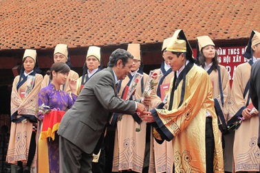 73 sinh viên xuất sắc nhận giải thưởng Loa Thành 2010