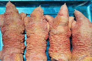 Chân gà Đông Tảo khổng lồ giá nửa triệu đồng một chiếc vẫn hút khách