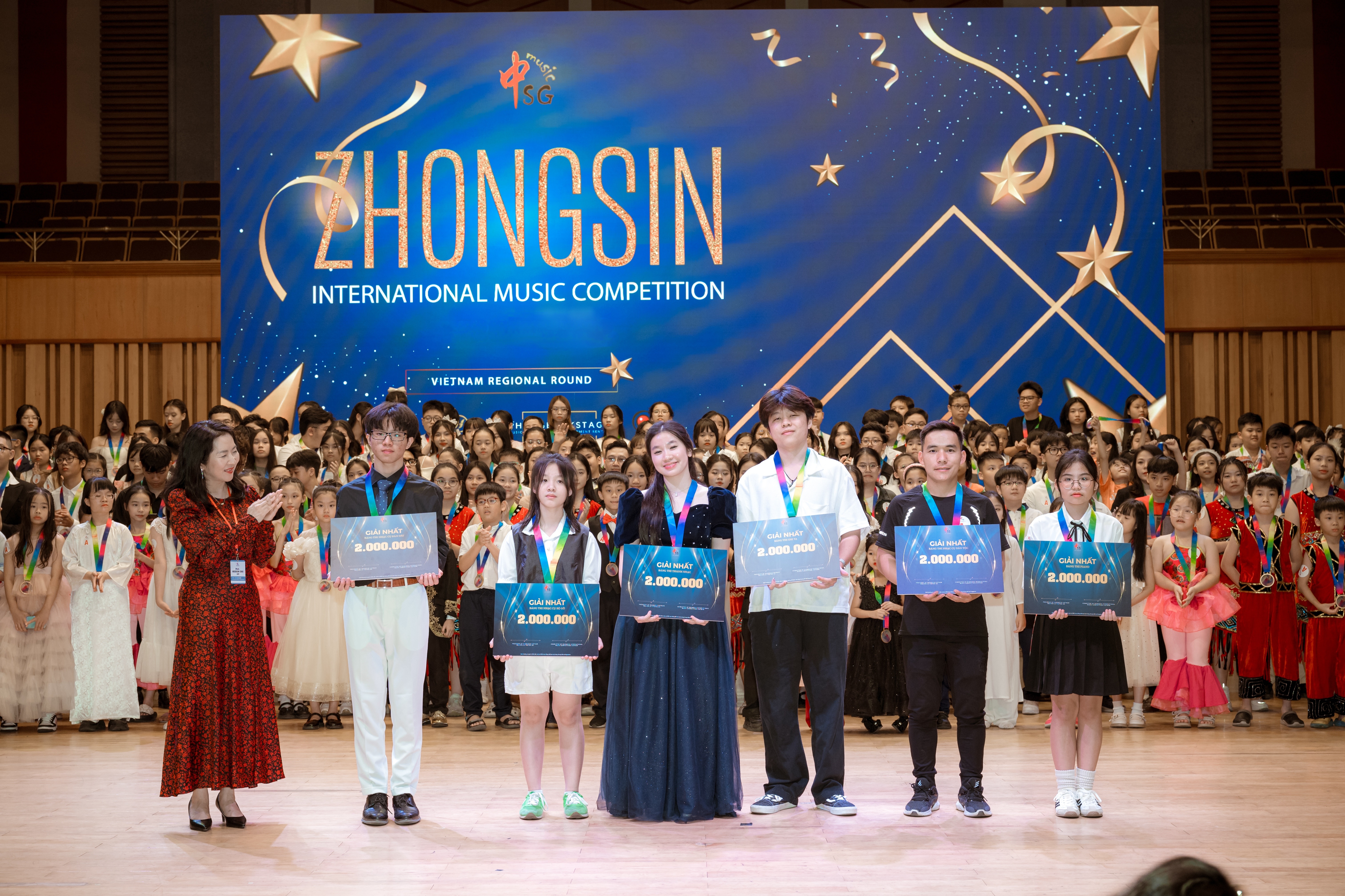 បេក្ខនារីជាង ៤០០នាក់ចូលរួមប្រកួតប្រជែងតន្ត្រីអន្តរជាតិចិន-សិង្ហបុរីនៅវៀតណាម - ២ Hơn 400 thí sinh thi Âm nhạc Quốc tế Trung Quốc - Singapore tại Việt Nam - 2