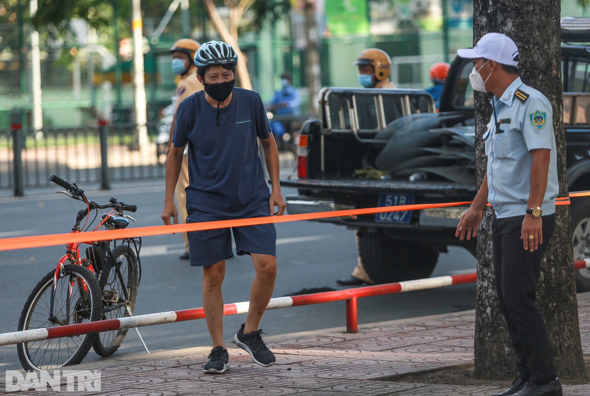 Đạp xe ra đường ở TPHCM với lý do mập mờ không thể xác thực bị phạt 2 triệu - 10 Đạp xe ra đường ở TPHCM với lý do mập mờ không thể xác thực bị phạt 2 triệu - 10