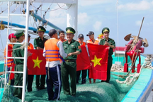 Vận dụng tư tưởng Hồ Chí Minh về "nước lấy dân làm gốc" trong xây dựng nền quốc phòng toàn dân