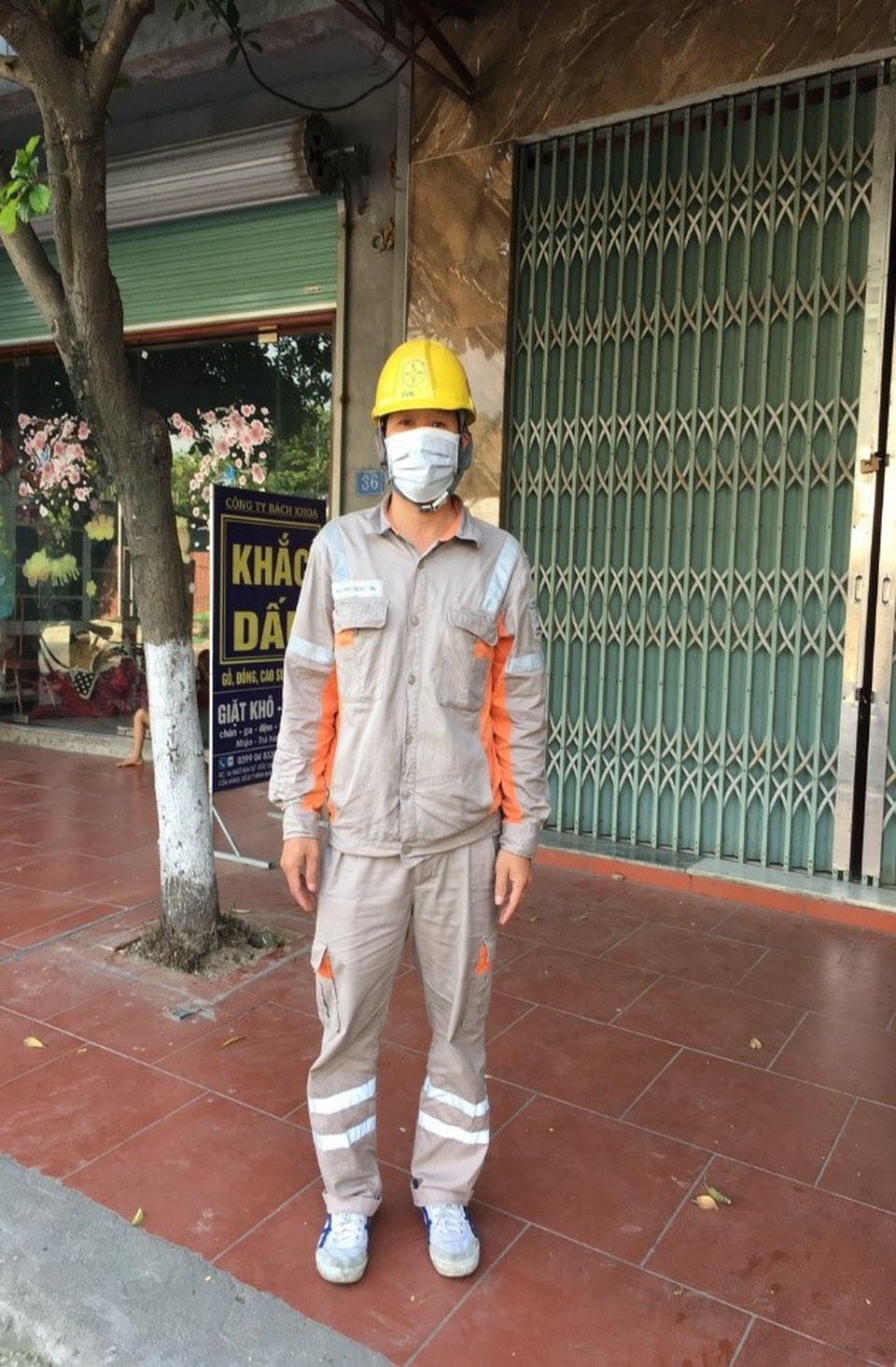 Hai công nhân ngành điện lực miền Bắc dũng cảm cứu người - 1 Hai công nhân ngành điện lực miền Bắc dũng cảm cứu người - 1