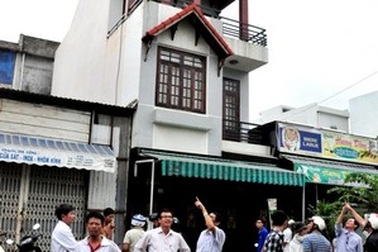 Điện cao thế phóng vào người, công nhân viễn thông cháy sém