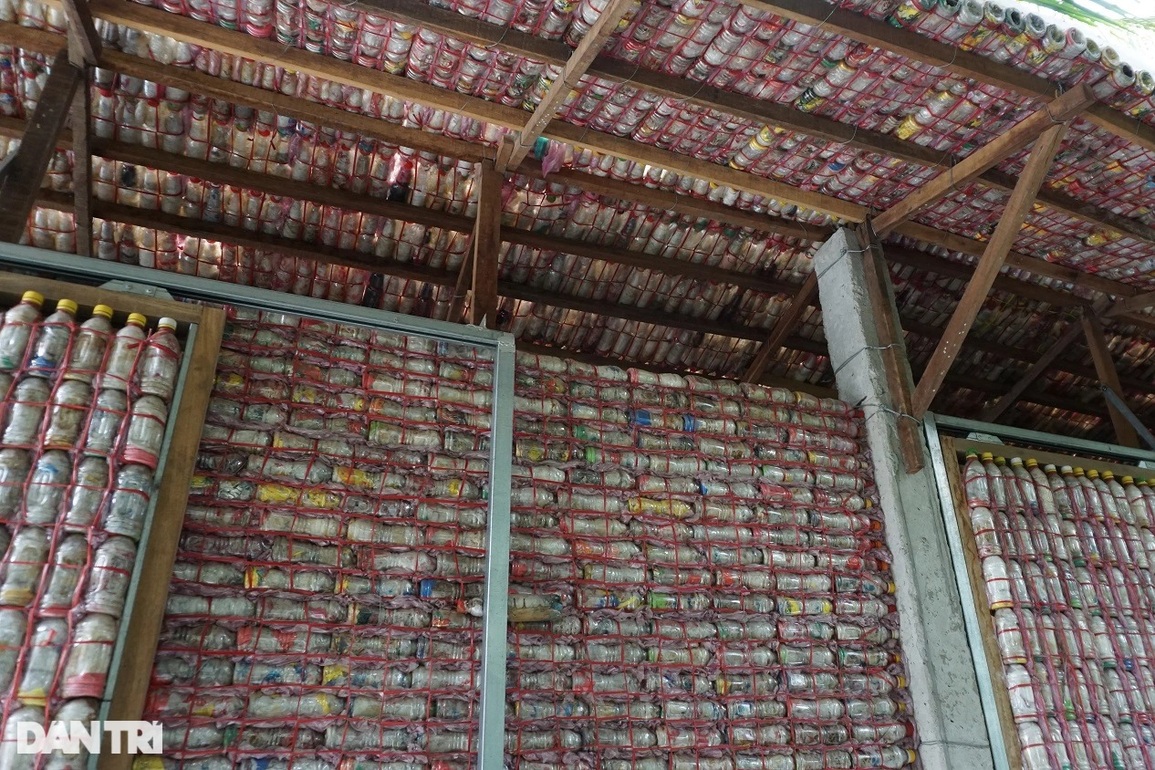 Dị nhân nhặt hàng vạn chai nhựa về xây nhà độc nhất miền Tây - 7 Dị nhân nhặt hàng vạn chai nhựa về xây nhà độc nhất miền Tây - 7