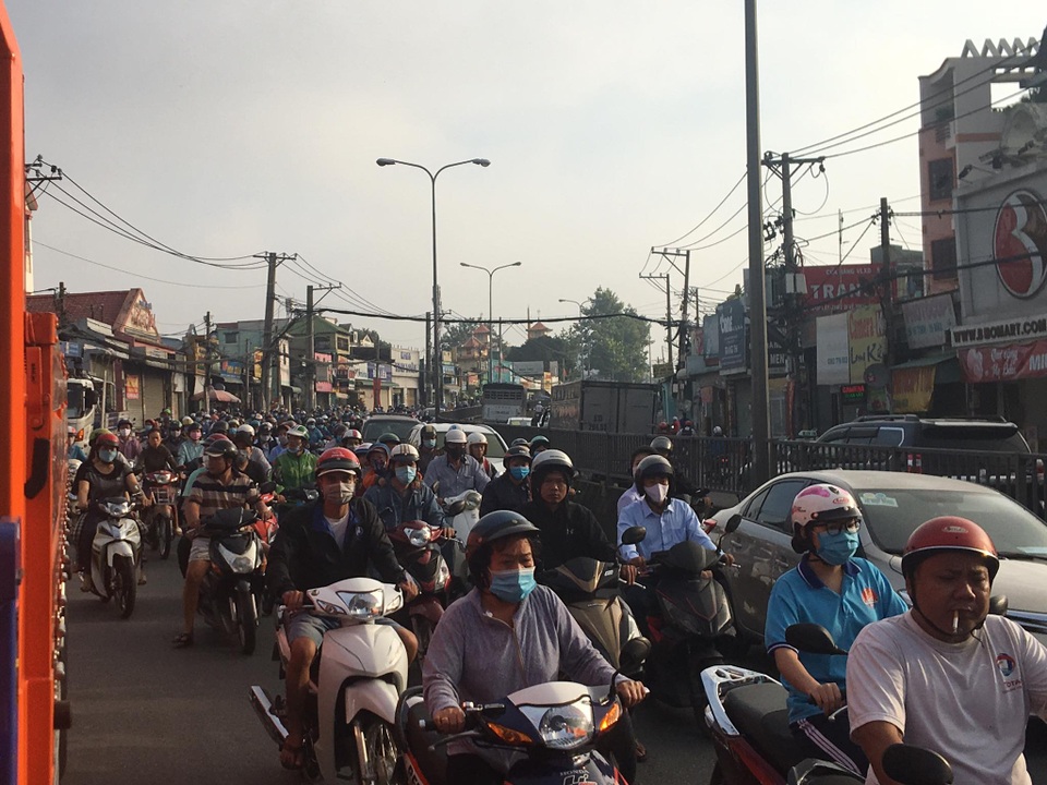 Bị công an phát hiện, 2 tên trộm lái ô tô tông gãy cột điện - 2 Bị công an phát hiện, 2 tên trộm lái ô tô tông gãy cột điện - 2
