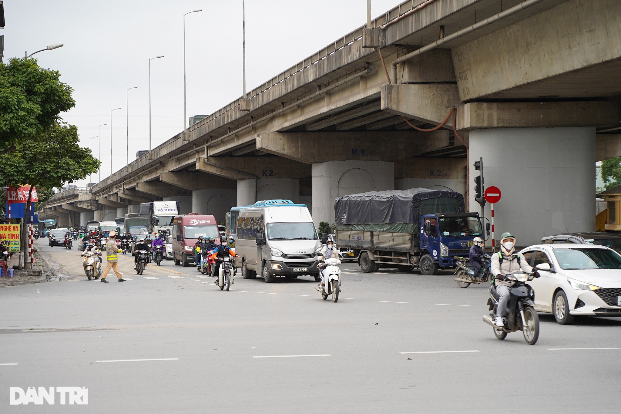 Sinh viên đội mưa rét, lỉnh kỉnh đồ đạc đổ về Hà Nội sau 9 tháng nghỉ dịch - 11 Sinh viên đội mưa rét, lỉnh kỉnh đồ đạc đổ về Hà Nội sau 9 tháng nghỉ dịch - 11