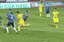 Tranh cãi nảy lửa về tình huống phạt đền giúp HA Gia Lai thoát thua thần kỳ