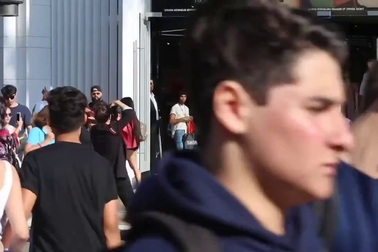 Jeremy Meeks và Chloe Green chào đón fans tại cửa hiệu Topshop