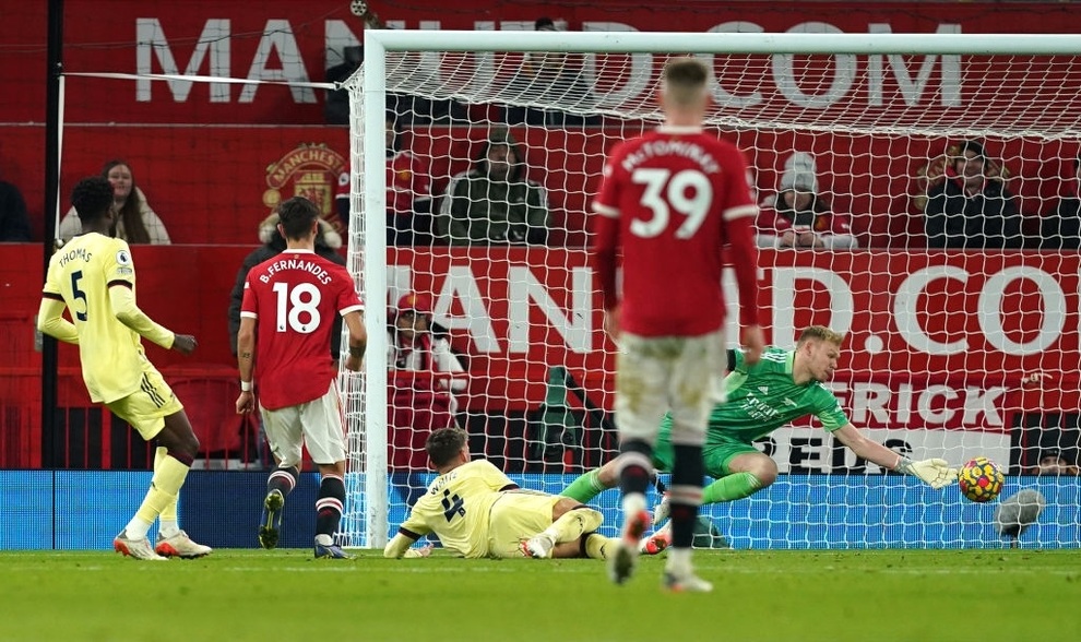 Man Utd 3-2 Arsenal: Fred sửa sai xuất sắc, Ronaldo lập cú đúp - 5 Man Utd 3-2 Arsenal: Fred sửa sai xuất sắc, Ronaldo lập cú đúp - 5