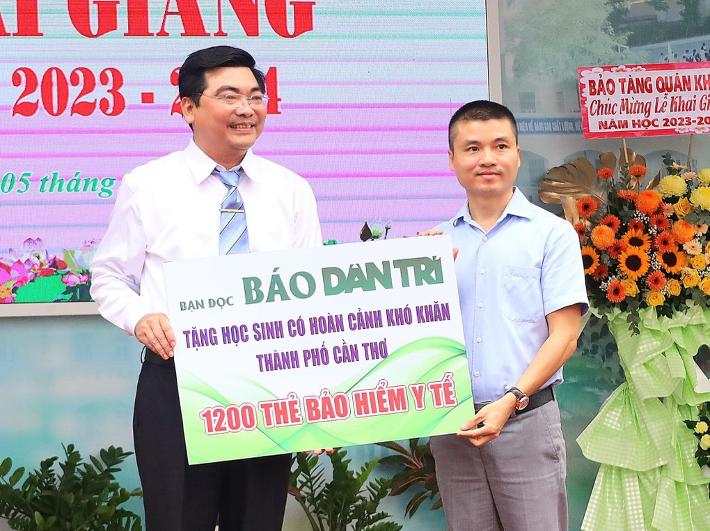 Nhiều học sinh mắc bệnh hiểm nghèo được trả chi phí điều trị tiền tỷ - 1 Nhiều học sinh mắc bệnh hiểm nghèo được trả chi phí điều trị tiền tỷ - 1
