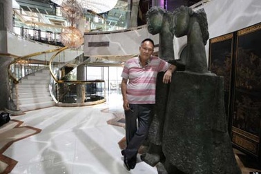 Tỷ phú Hồng Kông treo thưởng 2.700 tỷ cho ai “cưa” đổ con gái