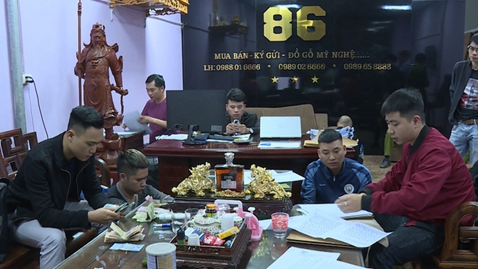 Đánh sập đường dây đánh bạc và cá độ giao dịch gần 100 tỷ đồng - 1 Đánh sập đường dây đánh bạc và cá độ giao dịch gần 100 tỷ đồng - 1