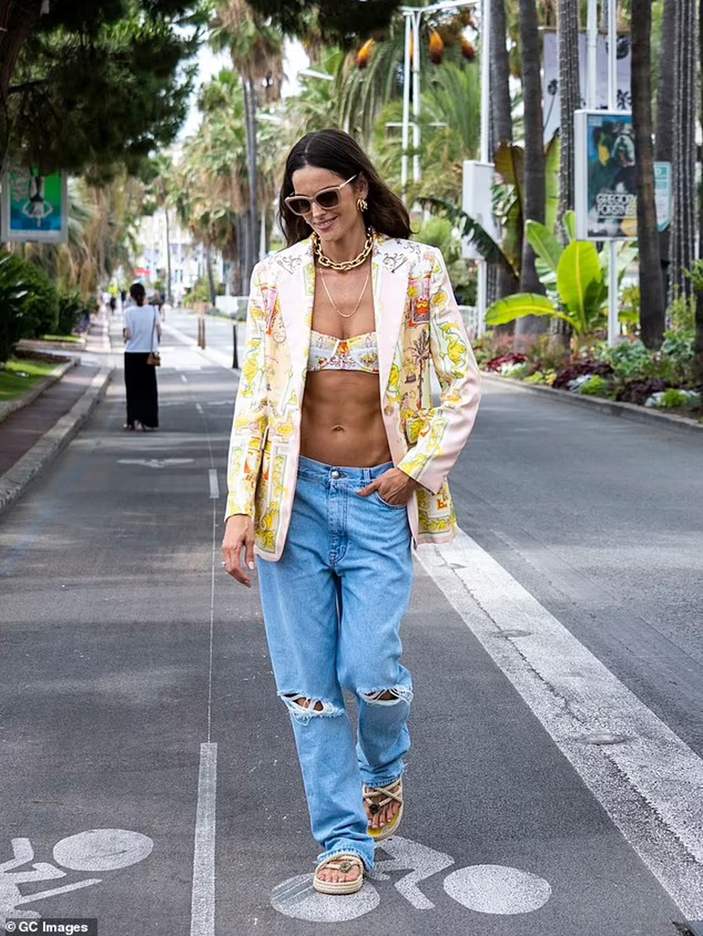 Izabel Goulart - bạn gái thủ môn tuyển Đức khoe bụng sáu múi tại Cannes - 2 Izabel Goulart - bạn gái thủ môn tuyển Đức khoe bụng sáu múi tại Cannes - 2