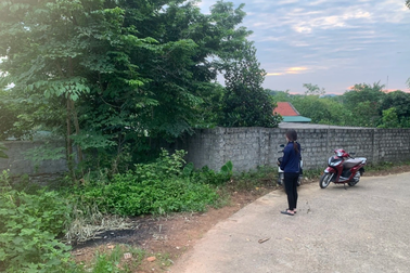 Phát hiện thi thể nguyên nữ Chủ tịch huyện trong bụi cây ven đường