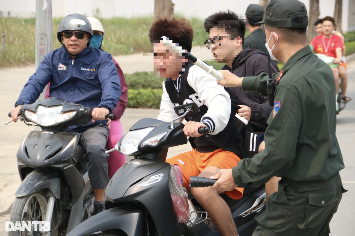 Que peut faire la police de la circulation lorsqu'un conducteur prend la fuite et menace les forces de l'ordre ? - 1 CSGT được làm gì khi tài xế bỏ chạy, đe dọa người thi hành công vụ? - 1