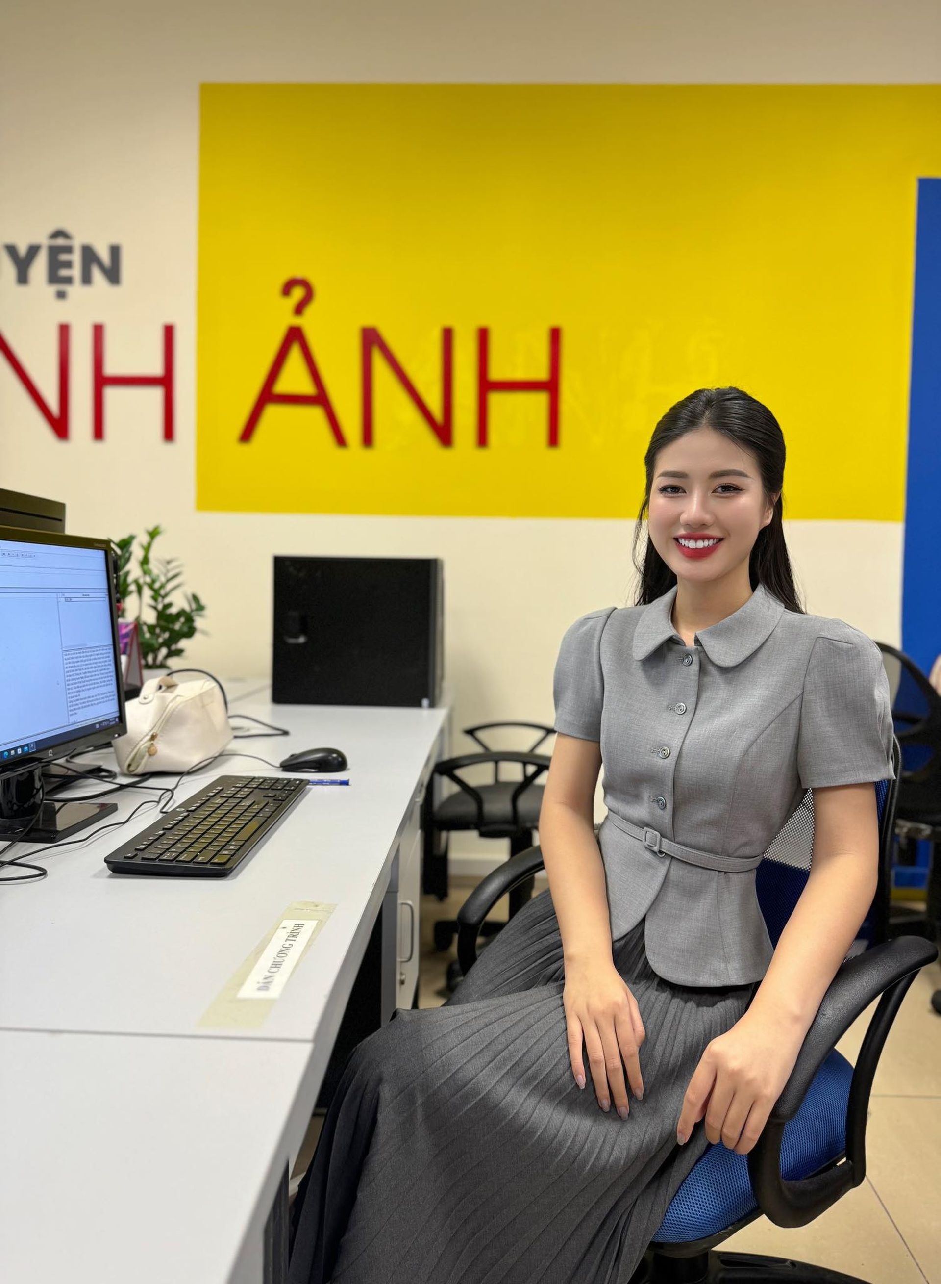 BTV Thời sự Đài Hà Nội sở hữu vóc dáng nóng bỏng, gây chú ý khi thi hoa hậu - 11 BTV Thời sự Đài Hà Nội sở hữu vóc dáng nóng bỏng, gây chú ý khi thi hoa hậu - 11