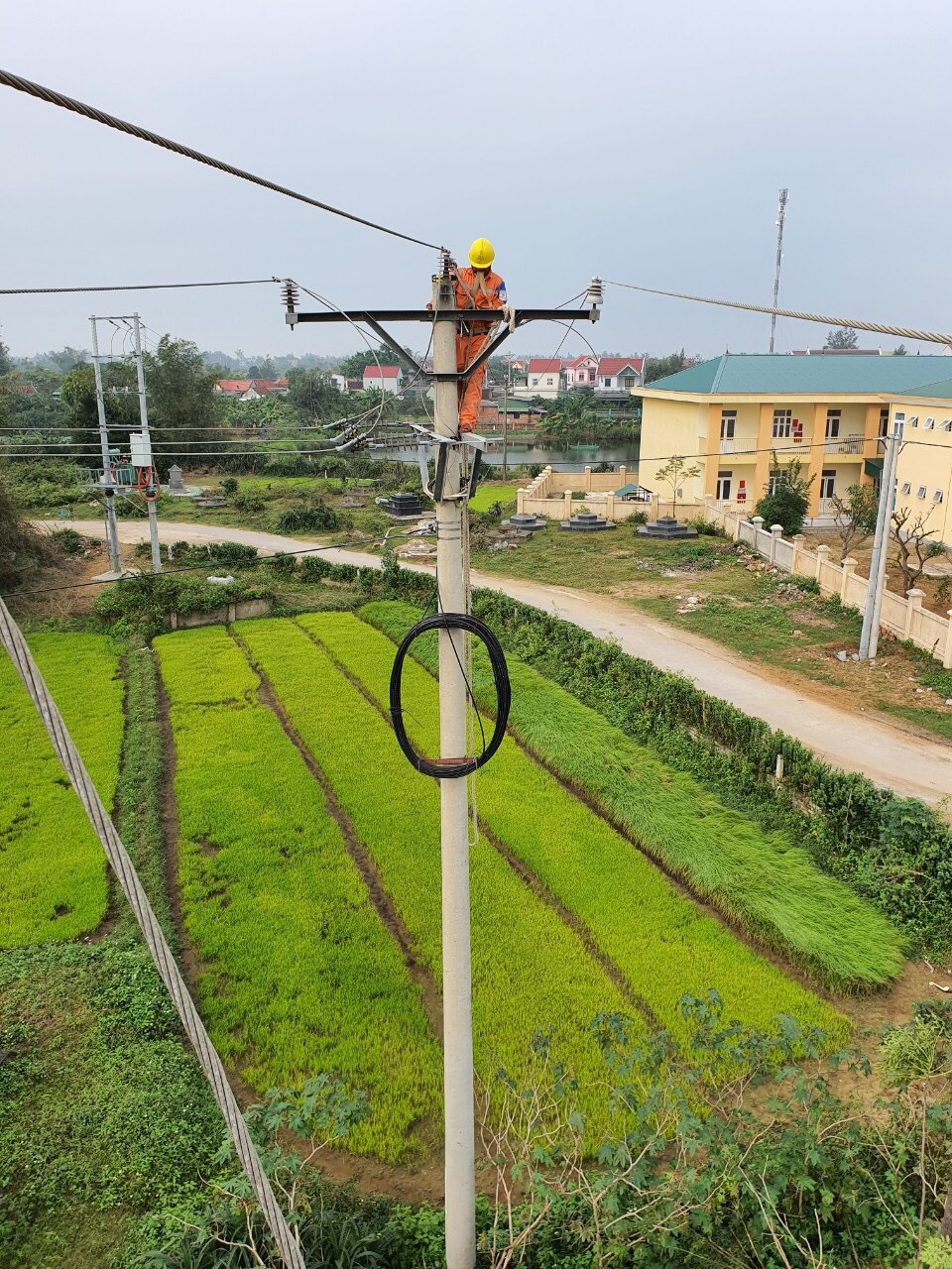 Ngành điện Hà Tĩnh truy thu gần 900 triệu đồng từ điện tặc - 4 Ngành điện Hà Tĩnh truy thu gần 900 triệu đồng từ điện tặc - 4