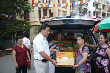 Chung tay giúp đỡ đồng bào miền Trung