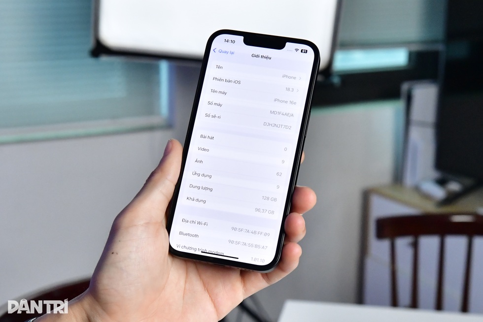 Đập hộp iPhone 16e: Nhiều thất vọng? - 5