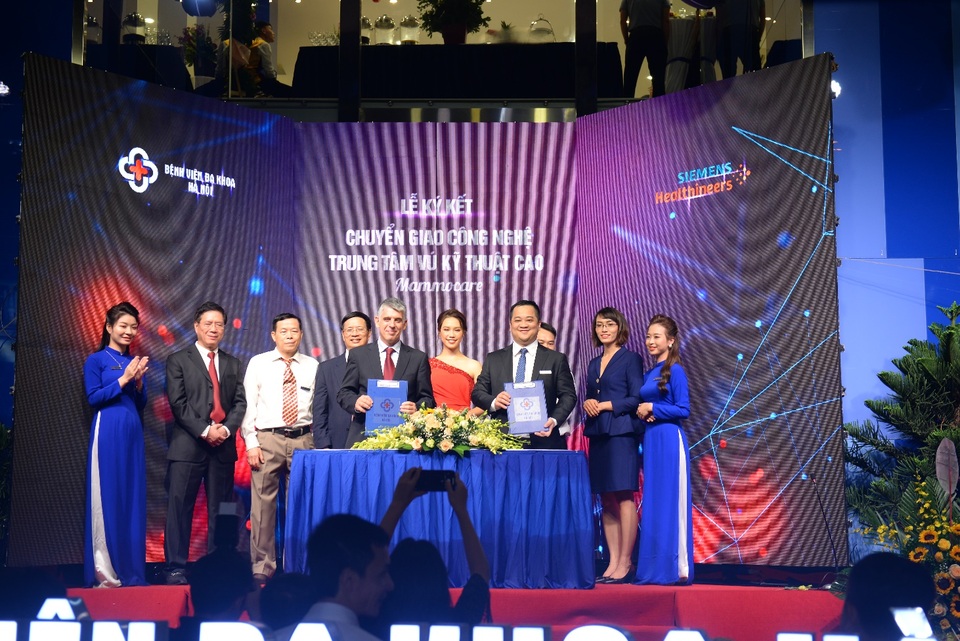 Siemens Healthineers và BV Đa khoa Hà Nội ra mắt hệ thống chăm sóc sức khỏe phụ nữ cao cấp - 1 Siemens Healthineers và BV Đa khoa Hà Nội ra mắt hệ thống chăm sóc sức khỏe phụ nữ cao cấp - 1