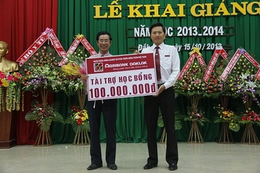 ĐH Tây Nguyên nhận tài trợ 100 triệu đồng học bổng