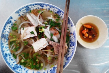 Đến Phú Quốc chớ bỏ qua món bánh canh cá thu