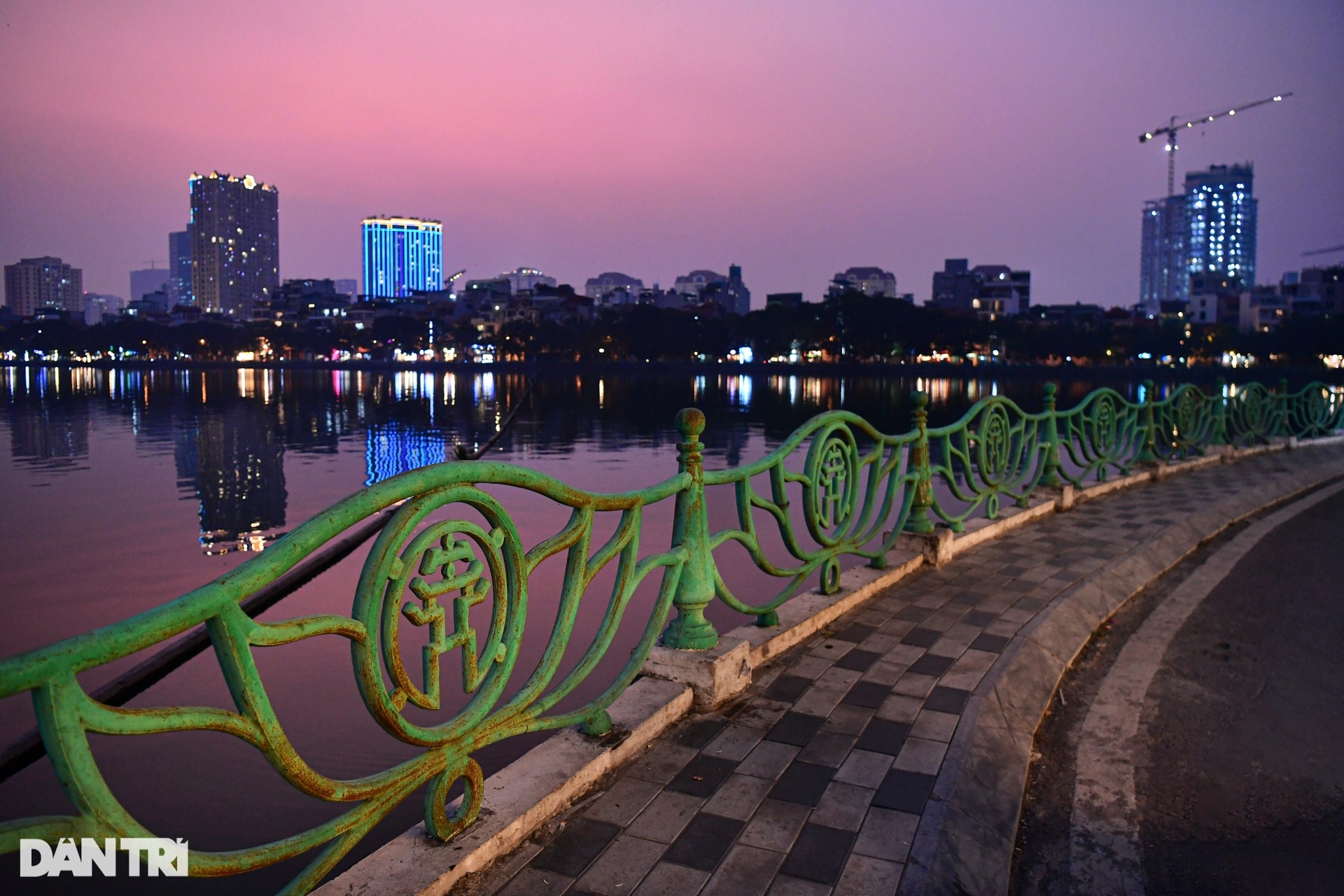 Hà Nội thay mới lan can hồ Tây, góc biểu tượng Khuê Văn Các được giữ nguyên - 14 Hà Nội thay mới lan can hồ Tây, góc biểu tượng Khuê Văn Các được giữ nguyên - 14