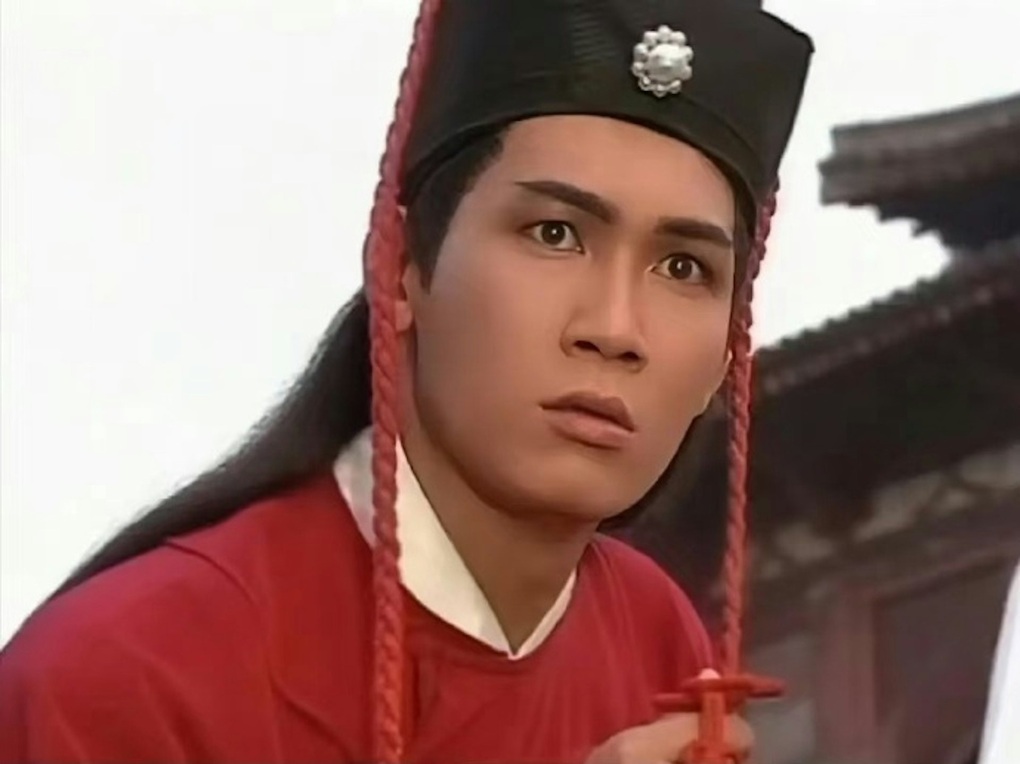 Triển Chiêu Chân Chí Cường đột tử khi chơi thể thao - 1 Triển Chiêu Chân Chí Cường đột tử khi chơi thể thao - 1