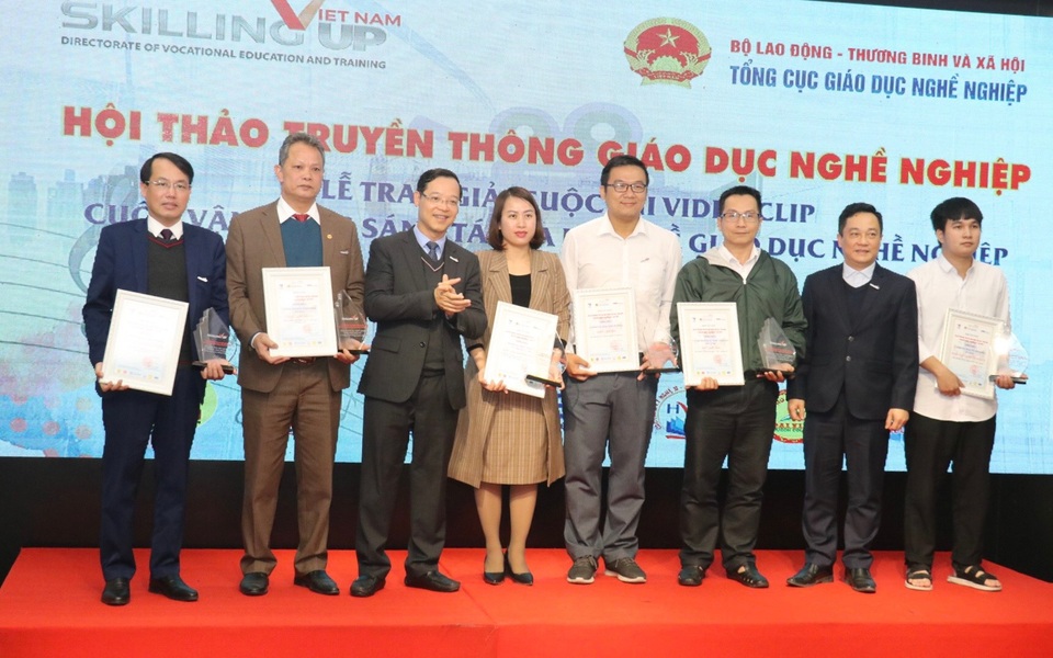 Thay đổi nhận thức xã hội, tôn vinh lao động có kỹ năng - 3 Thay đổi nhận thức xã hội, tôn vinh lao động có kỹ năng - 3