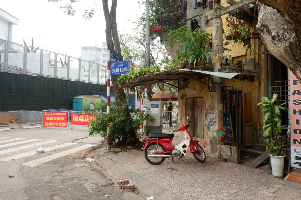 Nhịp sống khởi sắc trở lại trên khu Trúc Bạch, 1 tuần sau lệnh cách ly - 5