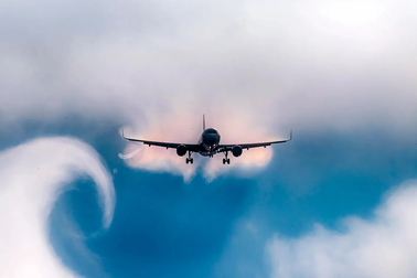 Máy bay vấp "ổ gà" - lý do hành khách nên thắt dây an toàn mọi lúc