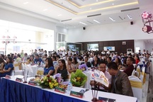 Cùng TNR Holdings Việt Nam và Uyên Linh chào năm mới, đón sinh nhật