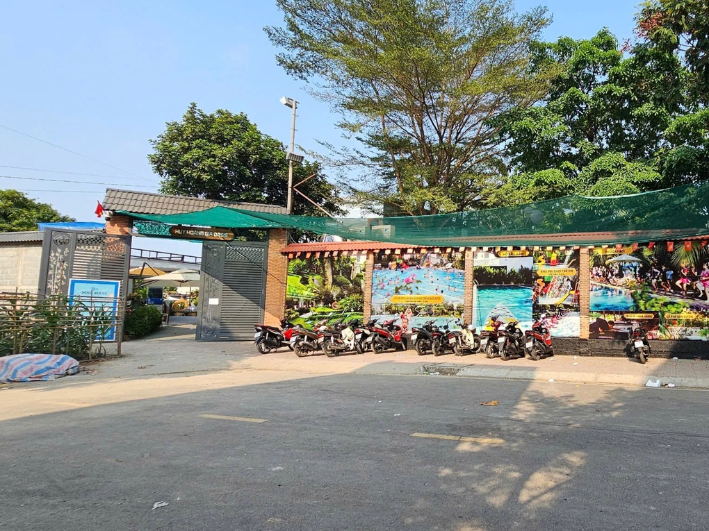 Bé trai 6 tuổi tử vong tại hồ bơi ở TPHCM - 1